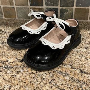 Black and white Mary Janes  - Toddler 8
